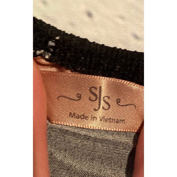 Floral peasant blouse size Medium - Picture 6 of 6